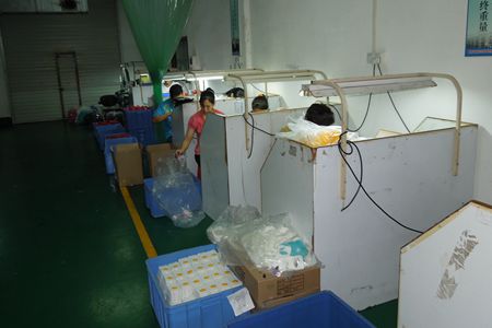 對硅膠產(chǎn)品進(jìn)行檢驗和拆邊線